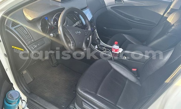 اشتري مستعمل Hyundai Sonata Blanc سيارة في Kigali في Rwanda اشتري مستعمل Hyundai Sonata Blanc سيارة في Kigali في Rwanda