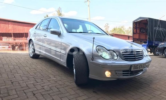 اشتري مستعمل Mercedes-Benz 200 Autre سيارة في Kigali في Rwanda اشتري مستعمل Mercedes-Benz 200 Autre سيارة في Kigali في Rwanda