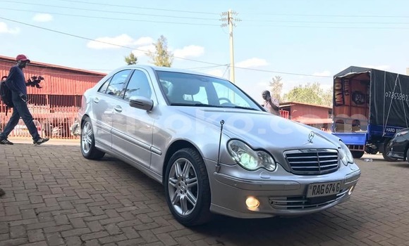 اشتري مستعمل Mercedes-Benz 200 Autre سيارة في Kigali في Rwanda اشتري مستعمل Mercedes-Benz 200 Autre سيارة في Kigali في Rwanda