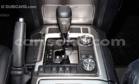 Acheter Import Voiture Toyota Land Cruiser Rouge à Import - Dubai, Rwanda Acheter Import Voiture Toyota Land Cruiser Rouge à Import - Dubai, Rwanda