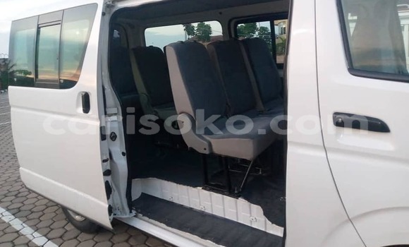Acheter Occasion Voiture Toyota Hiace Blanc à Kigali, Rwanda Acheter Occasion Voiture Toyota Hiace Blanc à Kigali, Rwanda