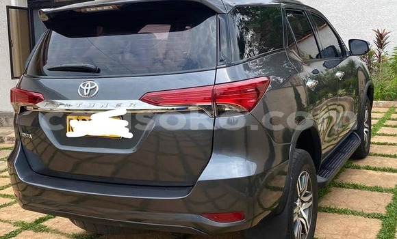 اشتري مستعمل Toyota Fortuner Noir سيارة في Kigali في Rwanda اشتري مستعمل Toyota Fortuner Noir سيارة في Kigali في Rwanda