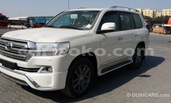 Acheter Import Voiture Toyota Land Cruiser Blanc à Import - Dubai, Rwanda Acheter Import Voiture Toyota Land Cruiser Blanc à Import - Dubai, Rwanda