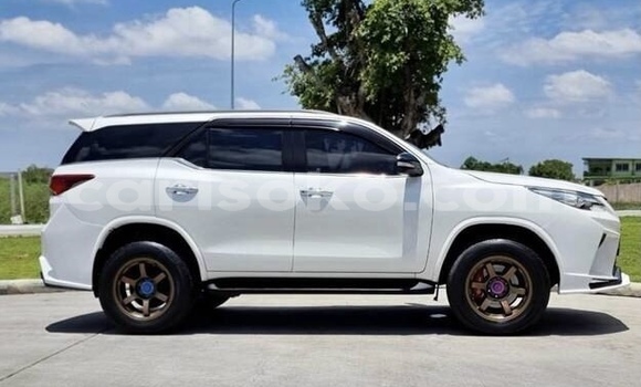 Buy Used Toyota Fortuner White Car in Nyamagabe in Rwanda Buy Used Toyota Fortuner White Car in Nyamagabe in Rwanda