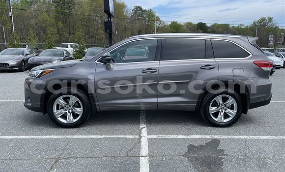 اشتري مستعمل Toyota Highlander Gris سيارة في Kigali في Rwanda اشتري مستعمل Toyota Highlander Gris سيارة في Kigali في Rwanda