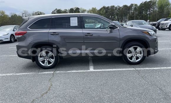اشتري مستعمل Toyota Highlander Gris سيارة في Kigali في Rwanda اشتري مستعمل Toyota Highlander Gris سيارة في Kigali في Rwanda