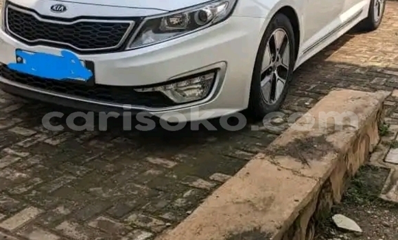 Acheter Occasion Voiture Kia Carnival Blanc à Kigali, Rwanda Acheter Occasion Voiture Kia Carnival Blanc à Kigali, Rwanda