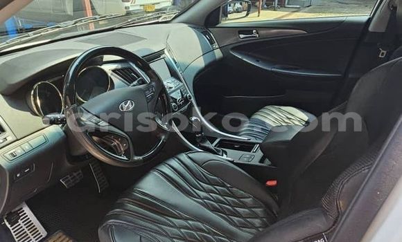 Buy Used Hyundai Sonata White Car in Kigali in Rwanda Buy Used Hyundai Sonata White Car in Kigali in Rwanda