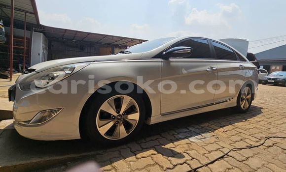 Buy Used Hyundai Sonata White Car in Kigali in Rwanda Buy Used Hyundai Sonata White Car in Kigali in Rwanda