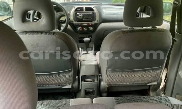 Sayi Na hannu Toyota RAV4 Bleu Mota in Kigali a Rwanda Sayi Na hannu Toyota RAV4 Bleu Mota in Kigali a Rwanda