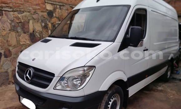 Buy Used Mercedes-Benz S–Class White Car in Kigali in Rwanda Buy Used Mercedes-Benz S–Class White Car in Kigali in Rwanda