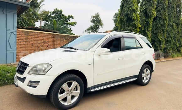 Buy Used Mercedes-Benz ML–Class White Car in Kigali in Rwanda Buy Used Mercedes-Benz ML–Class White Car in Kigali in Rwanda