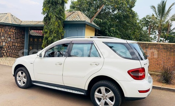 Buy Used Mercedes-Benz ML–Class White Car in Kigali in Rwanda Buy Used Mercedes-Benz ML–Class White Car in Kigali in Rwanda