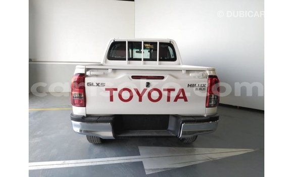Acheter Import Voiture Toyota Hilux Blanc à Import - Dubai, Rwanda Acheter Import Voiture Toyota Hilux Blanc à Import - Dubai, Rwanda