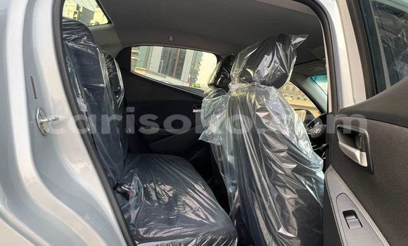 اشتري مستعمل Toyota Yaris Blanc سيارة في Kigali في Rwanda اشتري مستعمل Toyota Yaris Blanc سيارة في Kigali في Rwanda