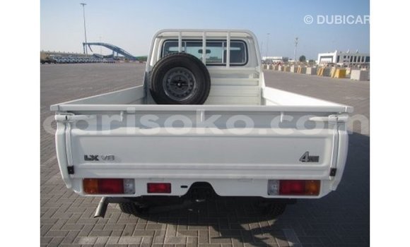 Acheter Import Voiture Toyota Land Cruiser Blanc à Import - Dubai, Rwanda Acheter Import Voiture Toyota Land Cruiser Blanc à Import - Dubai, Rwanda