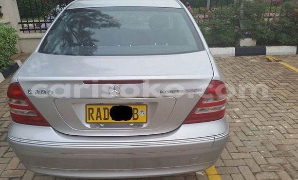 Acheter Occasion Voiture Mercedes-Benz C–Class Gris à Gicumbi, Rwanda Acheter Occasion Voiture Mercedes-Benz C–Class Gris à Gicumbi, Rwanda