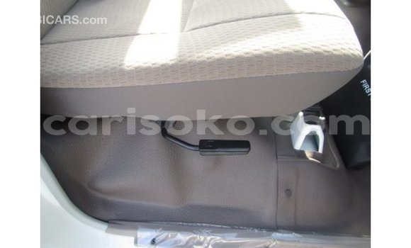 Acheter Import Voiture Toyota Land Cruiser Blanc à Import - Dubai, Rwanda Acheter Import Voiture Toyota Land Cruiser Blanc à Import - Dubai, Rwanda