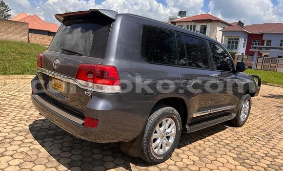 اشتري مستعمل Toyota Land Cruiser Autre سيارة في Gasarenda في Rwanda اشتري مستعمل Toyota Land Cruiser Autre سيارة في Gasarenda في Rwanda