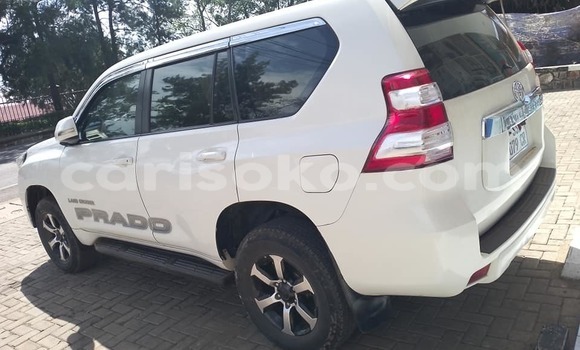 Acheter Occasion Voiture Toyota Land Cruiser Blanc à Cyangugu, Cyangugu Acheter Occasion Voiture Toyota Land Cruiser Blanc à Cyangugu, Cyangugu