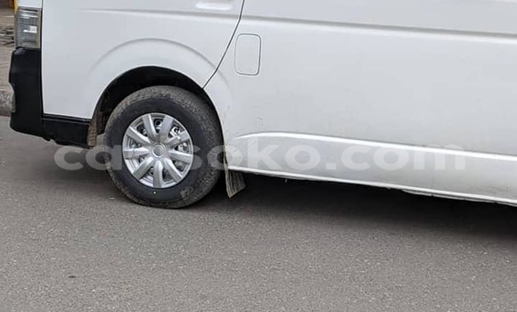 Sayi Na hannu Toyota Hiace Blanc Mota in Byumba a Byumba Sayi Na hannu Toyota Hiace Blanc Mota in Byumba a Byumba