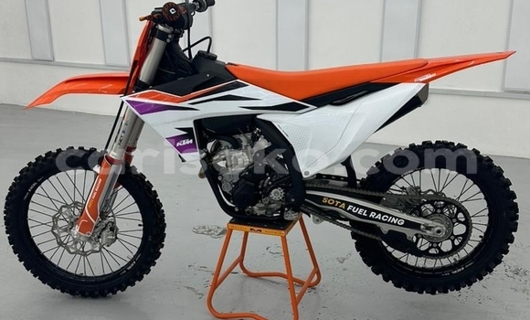 Acheter Occasion Moto KTM 250 Beige à Kigali, Rwanda Acheter Occasion Moto KTM 250 Beige à Kigali, Rwanda
