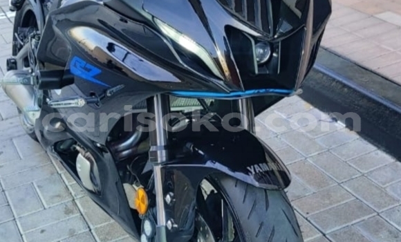 Sayi Na hannu Yamaha YZF Noir Motsi in Kigali a Rwanda