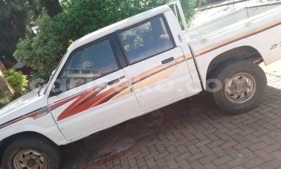 اشتري مستعمل Mazda 1300 Blanc سيارة في Cyangugu في Cyangugu اشتري مستعمل Mazda 1300 Blanc سيارة في Cyangugu في Cyangugu