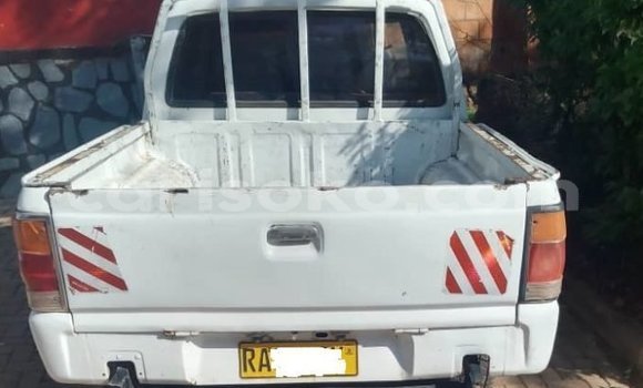Acheter Occasion Voiture Mazda 1300 Blanc à Cyangugu, Cyangugu Acheter Occasion Voiture Mazda 1300 Blanc à Cyangugu, Cyangugu