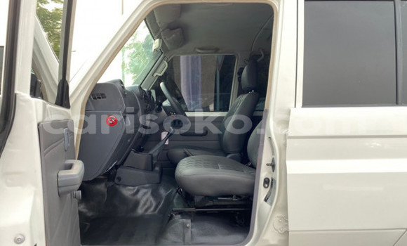 Sayi Na hannu Toyota Land Cruiser Blanc Mota in Muhanga a Rwanda Sayi Na hannu Toyota Land Cruiser Blanc Mota in Muhanga a Rwanda