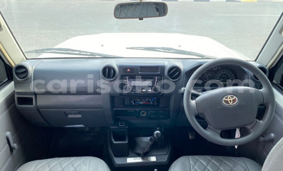 Sayi Na hannu Toyota Land Cruiser Blanc Mota in Muhanga a Rwanda Sayi Na hannu Toyota Land Cruiser Blanc Mota in Muhanga a Rwanda