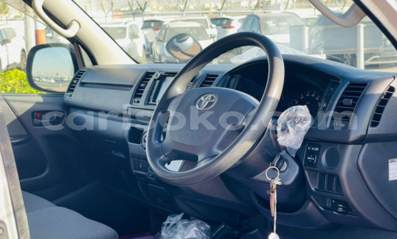 Sayi Na hannu Toyota Hiace Gris Mota in Gicumbi a Rwanda Sayi Na hannu Toyota Hiace Gris Mota in Gicumbi a Rwanda