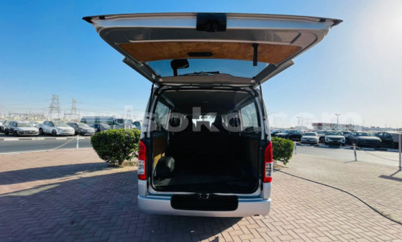 Sayi Na hannu Toyota Hiace Gris Mota in Gicumbi a Rwanda Sayi Na hannu Toyota Hiace Gris Mota in Gicumbi a Rwanda