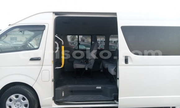 Sayi Na hannu Toyota Hiace Blanc Mota in Kigali a Rwanda Sayi Na hannu Toyota Hiace Blanc Mota in Kigali a Rwanda