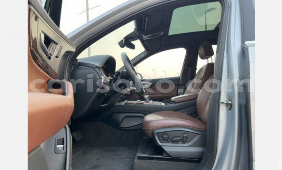 Sayi Na hannu Audi Q7 Gris Mota in Import - Dubai a Rwanda Sayi Na hannu Audi Q7 Gris Mota in Import - Dubai a Rwanda