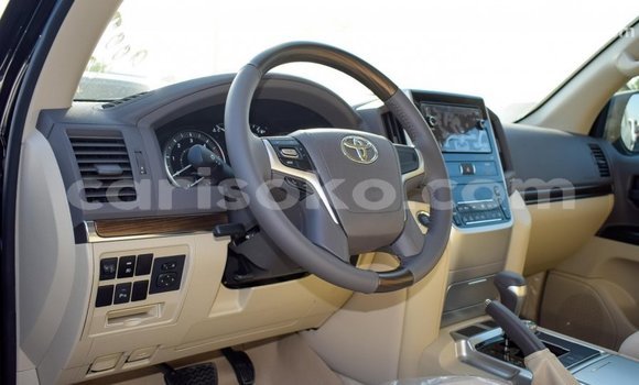 Acheter Import Voiture Toyota Land Cruiser Noir à Import - Dubai, Rwanda Acheter Import Voiture Toyota Land Cruiser Noir à Import - Dubai, Rwanda