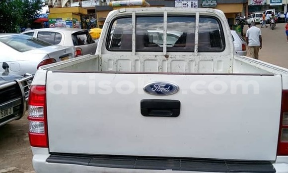 Acheter Occasion Voiture Ford Everest Blanc à Byumba, Byumba Acheter Occasion Voiture Ford Everest Blanc à Byumba, Byumba