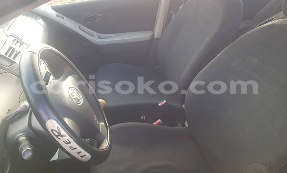 Acheter Occasion Voiture Toyota Yaris Noir à Kigali, Rwanda Acheter Occasion Voiture Toyota Yaris Noir à Kigali, Rwanda