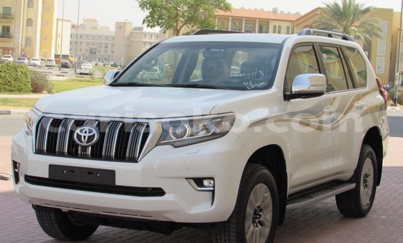 Acheter Occasion Voiture Toyota Prado Blanc à Kigali, Rwanda