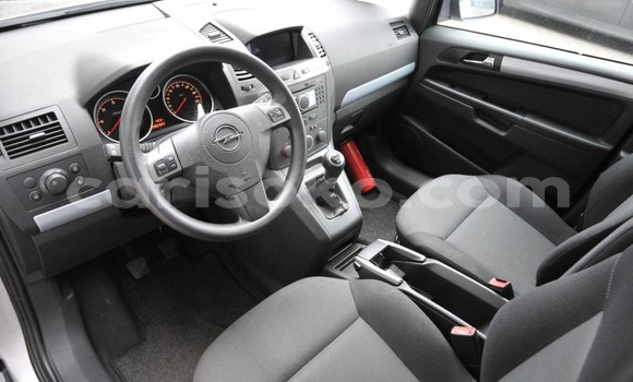 Sayi Na hannu Opel Zafira Gris Mota in Kigali a Rwanda Sayi Na hannu Opel Zafira Gris Mota in Kigali a Rwanda