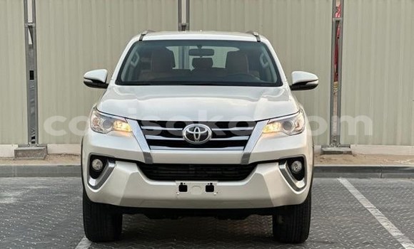 Acheter Occasion Voiture Toyota Fortuner Blanc à Butare, Butare