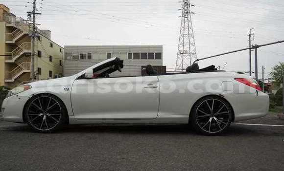 Acheter Occasion Voiture Toyota Camry Blanc à Bokwango, Rwanda Acheter Occasion Voiture Toyota Camry Blanc à Bokwango, Rwanda