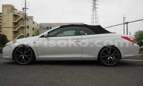 Acheter Occasion Voiture Toyota Camry Blanc à Bokwango, Rwanda Acheter Occasion Voiture Toyota Camry Blanc à Bokwango, Rwanda