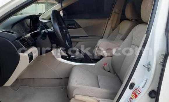 Sayi Na hannu Honda Accord Blanc Mota in Kigali a Rwanda Sayi Na hannu Honda Accord Blanc Mota in Kigali a Rwanda