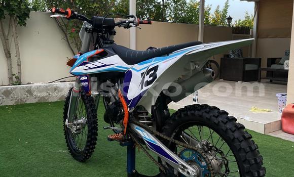 Acheter Occasion Moto KTM 125 Beige à Kigali, Rwanda Acheter Occasion Moto KTM 125 Beige à Kigali, Rwanda