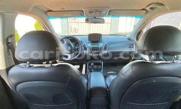 Buy Used Hyundai Tucson Silver Car in Kigali in Rwanda Buy Used Hyundai Tucson Silver Car in Kigali in Rwanda