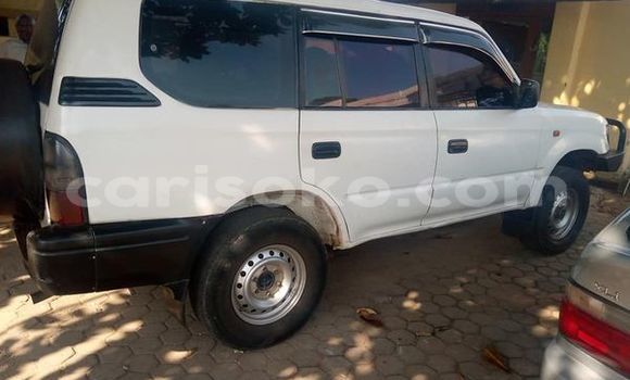 Sayi Na hannu Toyota Prado Blanc Mota in Kigali a Rwanda Sayi Na hannu Toyota Prado Blanc Mota in Kigali a Rwanda