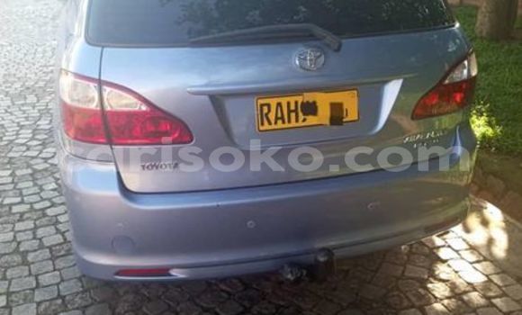 Sayi Na hannu Toyota Avensis Verso Beige Mota in Kigali a Rwanda Sayi Na hannu Toyota Avensis Verso Beige Mota in Kigali a Rwanda