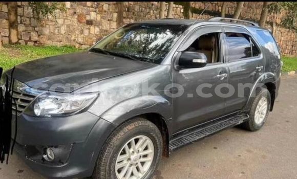 اشتري مستعمل Toyota Fortuner Noir سيارة في Kigali في Rwanda اشتري مستعمل Toyota Fortuner Noir سيارة في Kigali في Rwanda