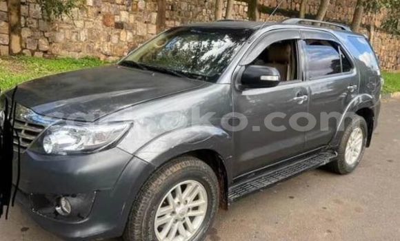اشتري مستعمل Toyota Fortuner Noir سيارة في Kigali في Rwanda اشتري مستعمل Toyota Fortuner Noir سيارة في Kigali في Rwanda